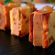 Сладкие картофельные бисквиты с ветчиной, горчицей и медом