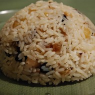 Сладкий плов с сухофруктами и орехами