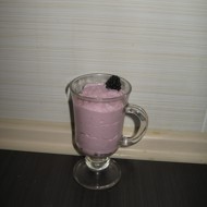 Сладкий творог с ежевикой