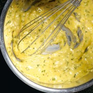 Сливочный соус а-ля беарнез с кинзой