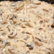 Сливочный соус для пасты с шампиньонами, цветной капустой, семечками тыквы и подсолнечника