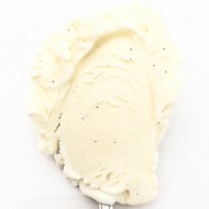 Сливочное мороженое с ванилью, ромашкой и бадьяном