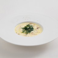 Сливочный суп с лисичками и пореем