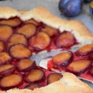 Сливовая галета с пряной ореховой начинкой