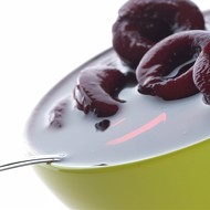 Сливовый компот с корицей