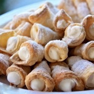 Слоеные трубочки со сливочным кремом