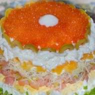 Слоеный салат из красной икры