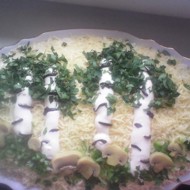 Слоеный салат со шпротами и сыром