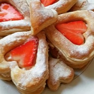 Слоеное пирожное с клубникой и маскарпоне