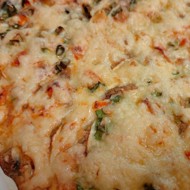 Слоеный пирог с овощами и грибами