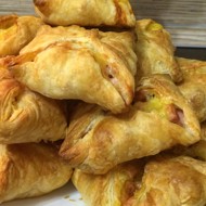 Слойка с ветчиной и сыром