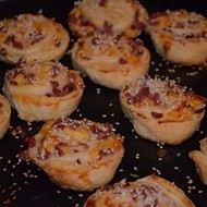 Слойки с сыром и колбасой в духовке