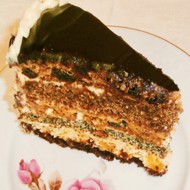 Сметанный торт с маком и сухофруктами