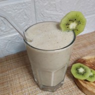 Смузи с киви, грушей и овсянкой