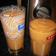 Смузи с клубникой и бананом