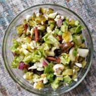 Сочинский салат с маринованными огурцами