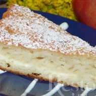 Сочный манно-яблочный пирог