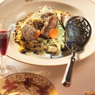 Социски из ломтя говядины с капустой по-фламандски