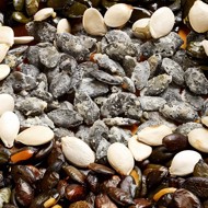 Соленые жареные тыквенные семечки с тимьяном