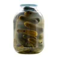 Соленые огурцы в банке