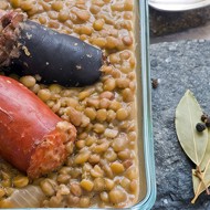 Сосиски с чечевицей