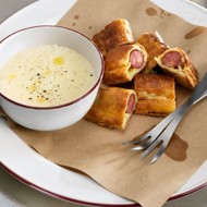 Сосиски в тесте с картофельным кремом