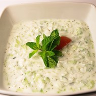 Соус райта с огурцами и зеленым луком