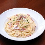 Спагетти карбонара с беконом