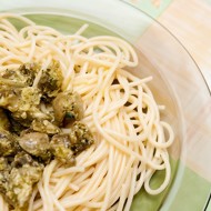 Спагетти карбонара с курицей и грибами