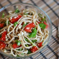 Спагетти с арахисом и перцем