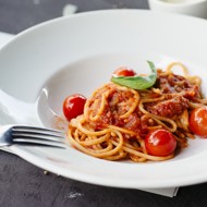 Спагетти с помидорами черри