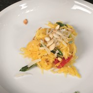 Спагетти-сквош с вялеными помидорами