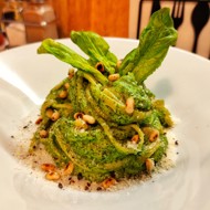 Спагетти со шпинатом и кедровыми орехами