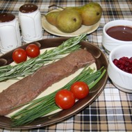 Спинка косули с маринованной грушей