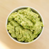 Спред из авокадо и оливок