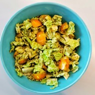 Средиземноморский салат с песто