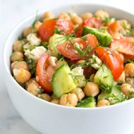 Средиземноморский салат с нутом