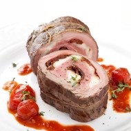 Стейки с боккончини и вялеными томатами