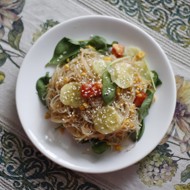 Стеклянная лапша с кукурузой и имбирным соусом