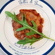 Стейк из свинины на сковороде