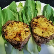 Стейк рибай с жареным ананасом