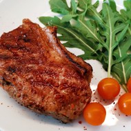 Стейк стриплойн на сковороде гриль