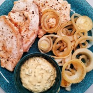 Стейки из грудки индейки в пикантном соусе