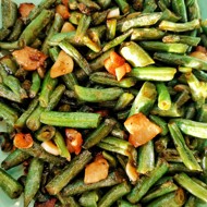 Стручковая фасоль, пожаренная на сале