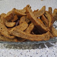 Сухари в духовке из черного хлеба