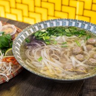 Суп фо-бо-вьен с говяжьими фрикадельками