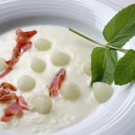 Суп из дыни с ветчиной