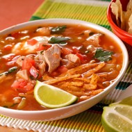 Суп из индейки с овощами и кукурузными чипсами