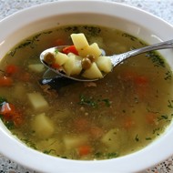 Суп из консервированного тунца с зеленым горошком