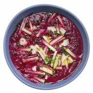 Суп из свеклы с козьим сыром